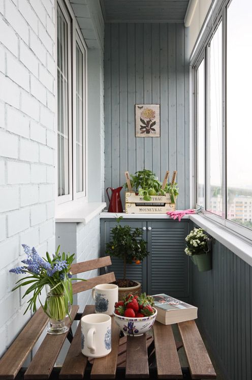 Decorative accessories for small balconies
