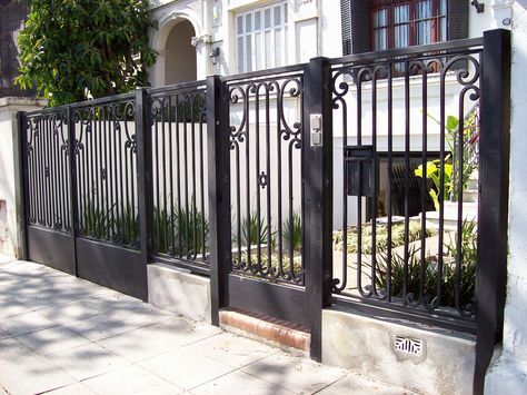 Metallic fences