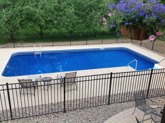 Fences for swimming pools