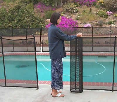 Fences for detachable pools