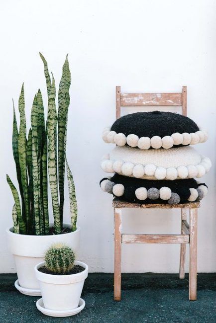 decorate with wool pompoms II