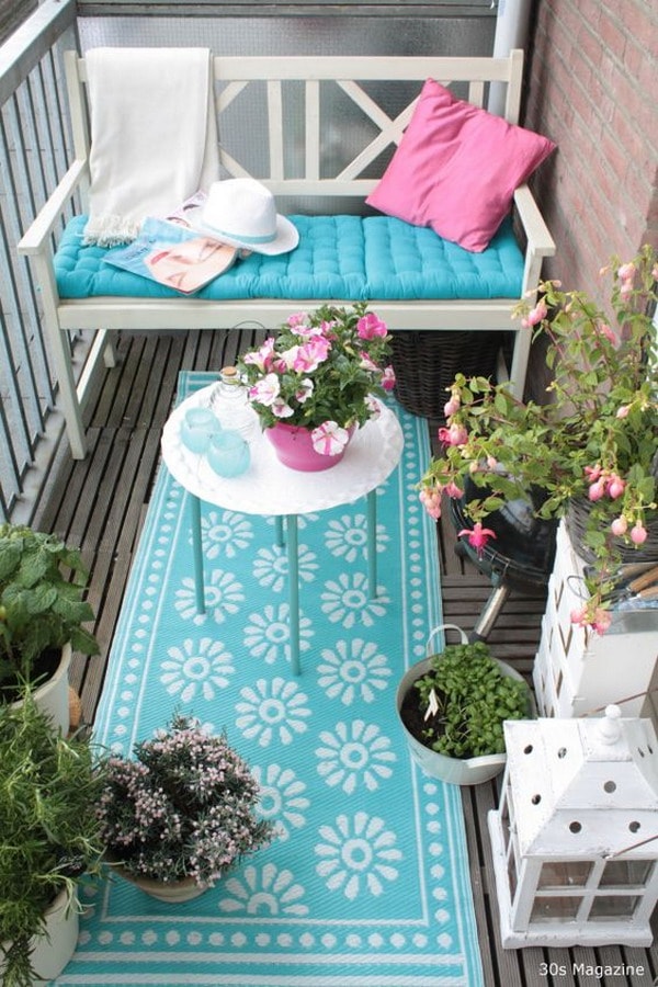 Balcony in turquoise and pink