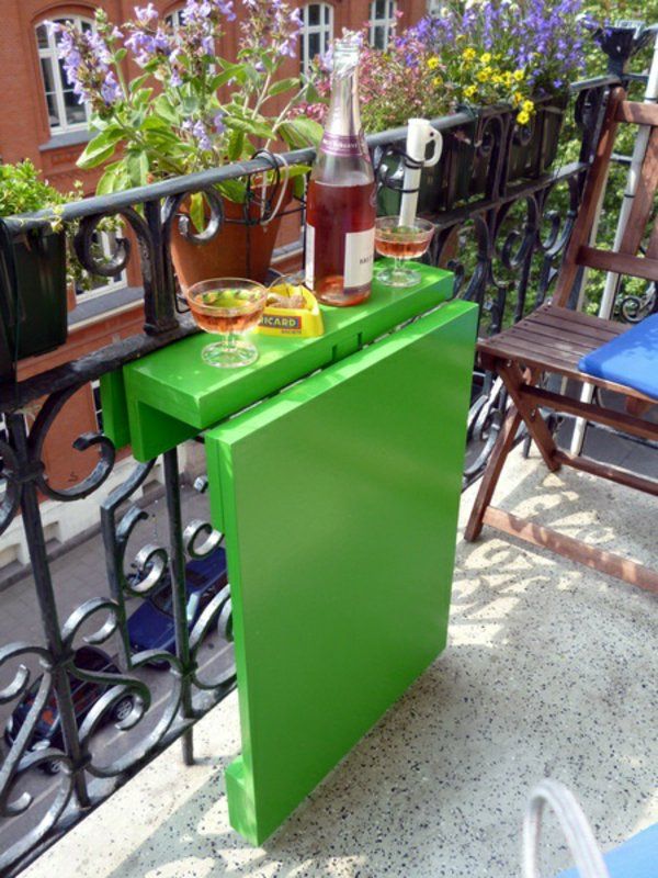 Folding table for balconies