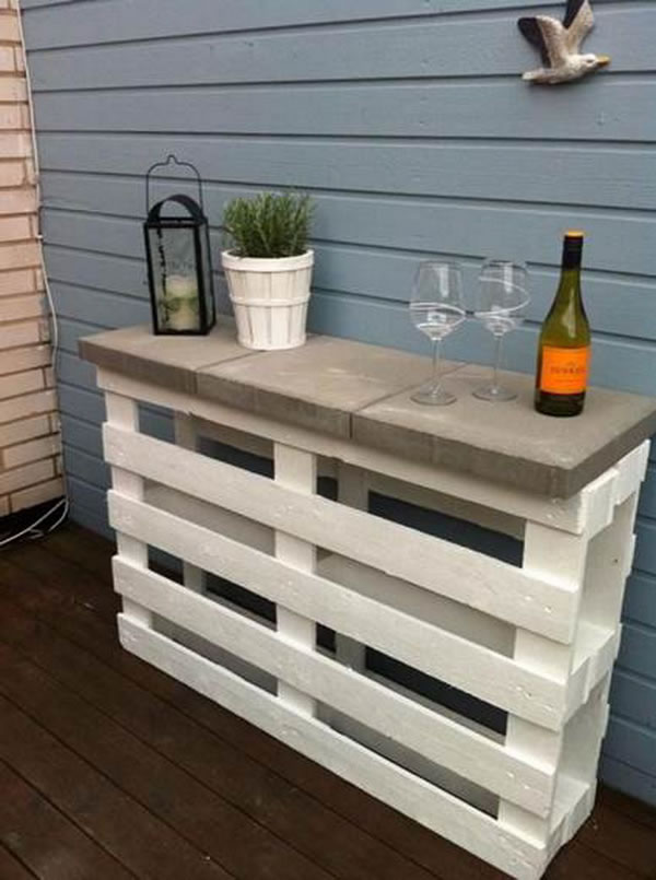 Bar furniture with wooden pallets