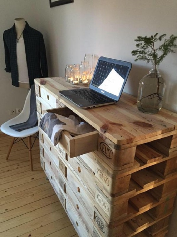 Bedroom furniture made from wooden pallets