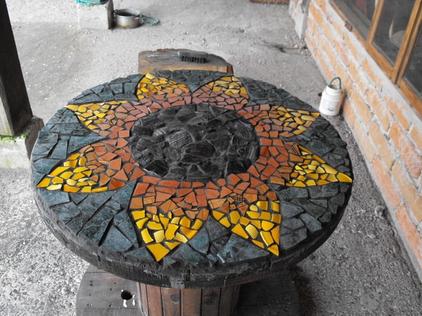 Tables with mosaiquism