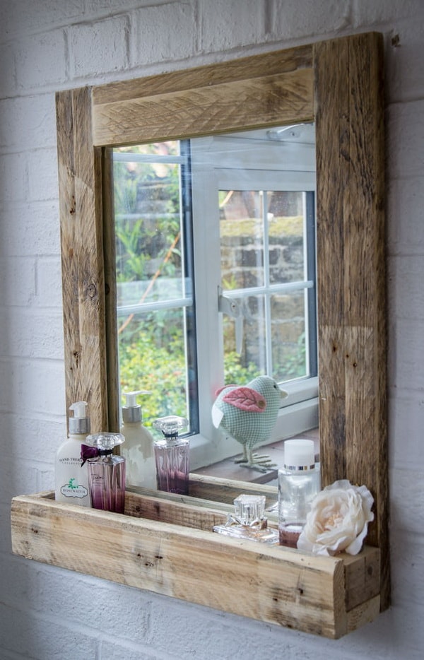 Mirror frame made with pallets