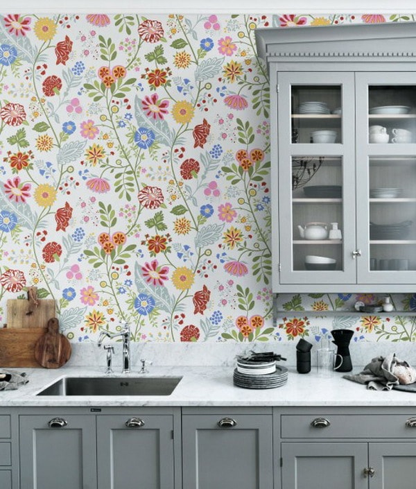 Flowery kitchen wallpaper