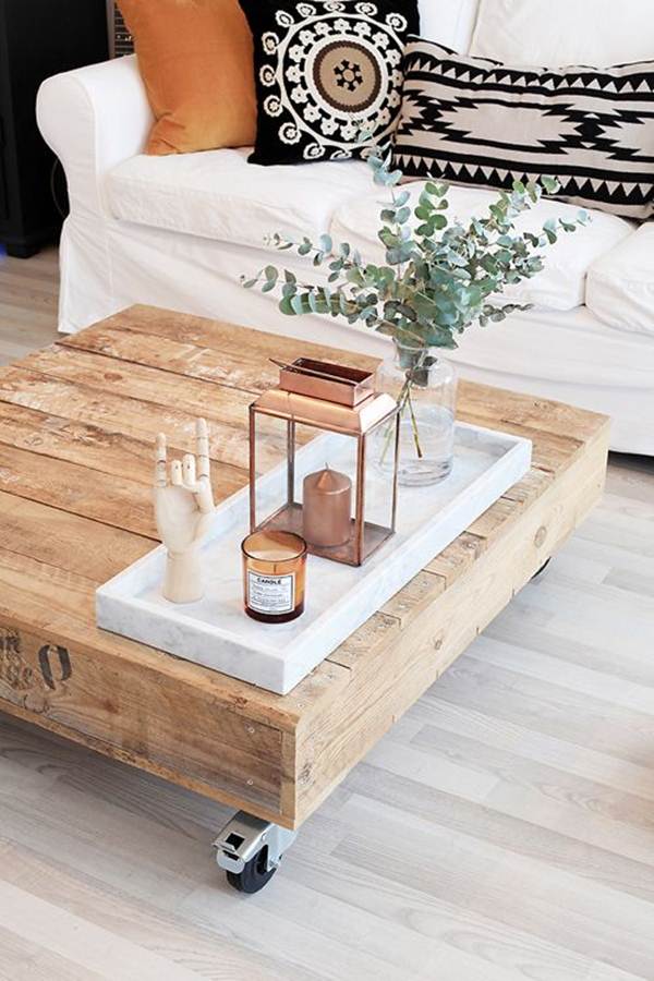 Side tables with wooden pallets