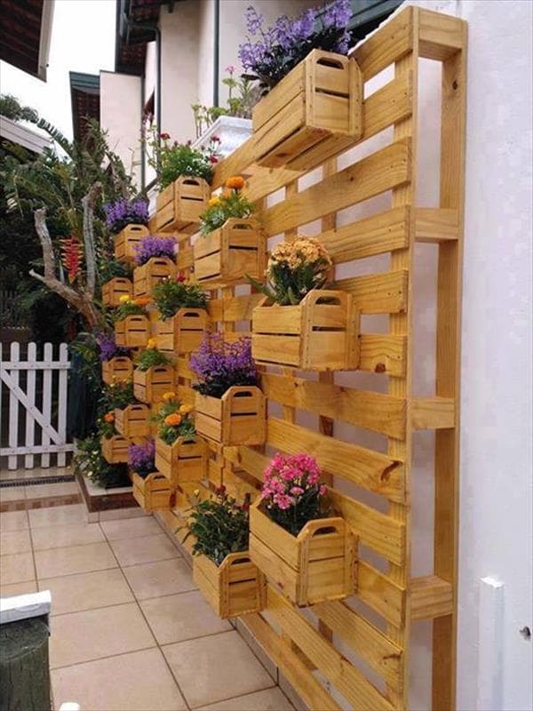 Vertical garden and flowerpots made with pallets