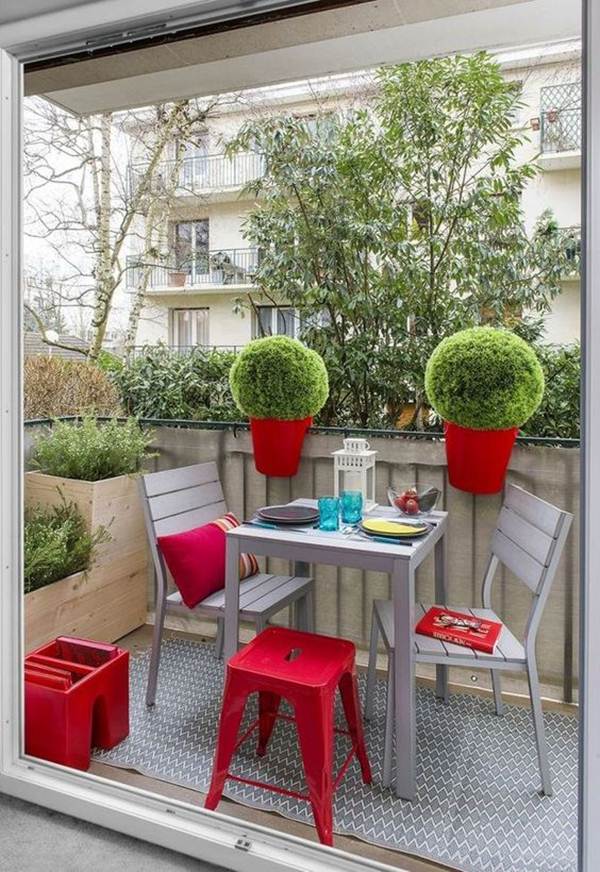 Ideas to make the most of space in small balconies