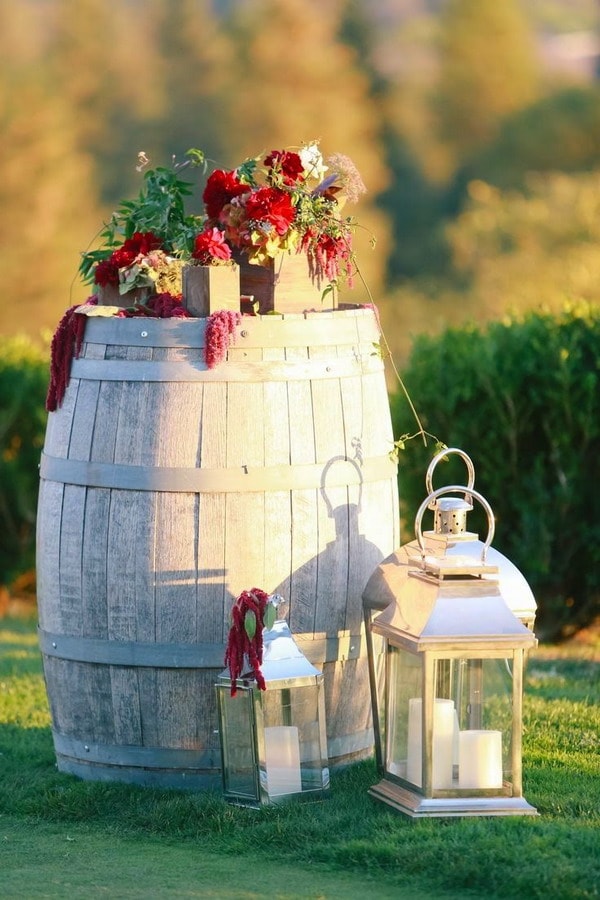 Ideas for decorating with wooden barrels