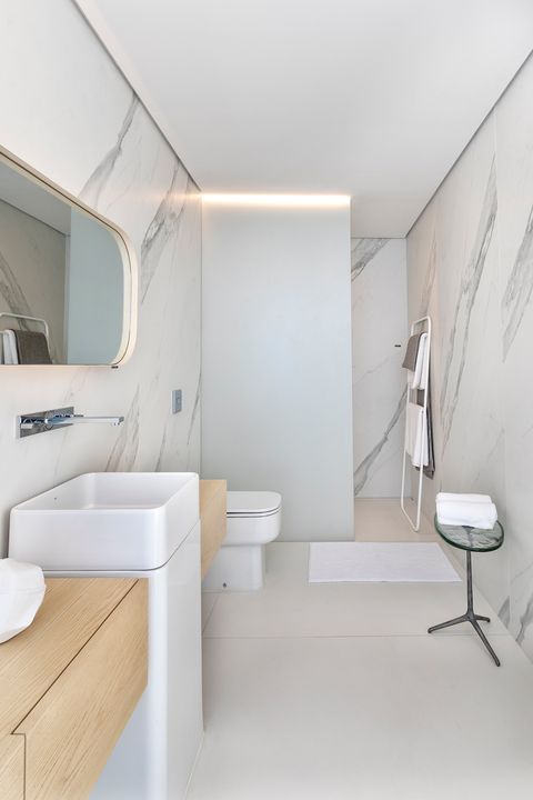 minimalist design bathroom with marble effect walls
