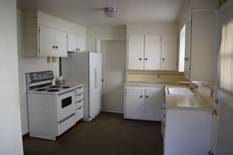 Kitchen before renovation