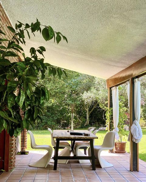 dining area on the porch of bibiana fernández