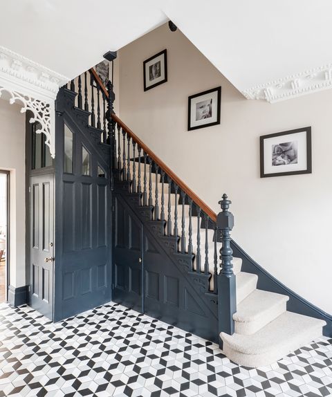 Georgian staircase in blue color and hydraulic tile floor