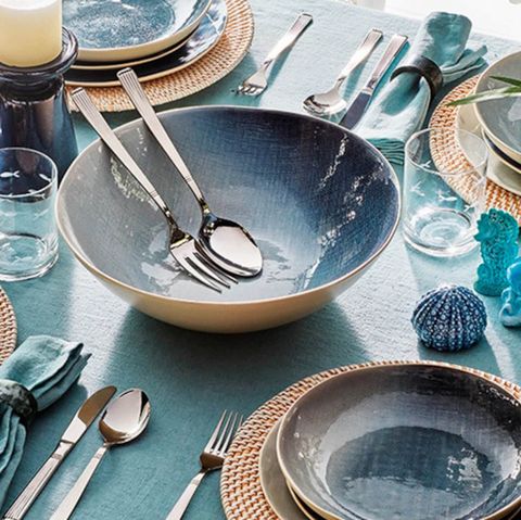 tableware set in navy blue tones from el corte inglés