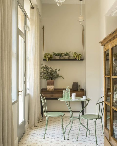 Renovated apartment in barcelona gallery with breakfast area