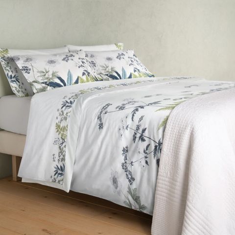 set of white sheets with floral print by el corte inglés