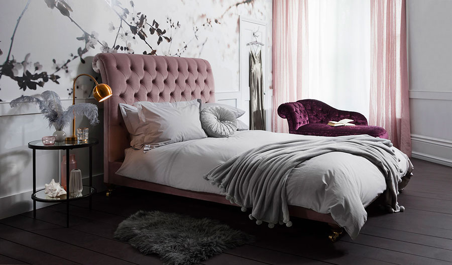 Ideas for decorating an antique pink and gray bedroom # 11