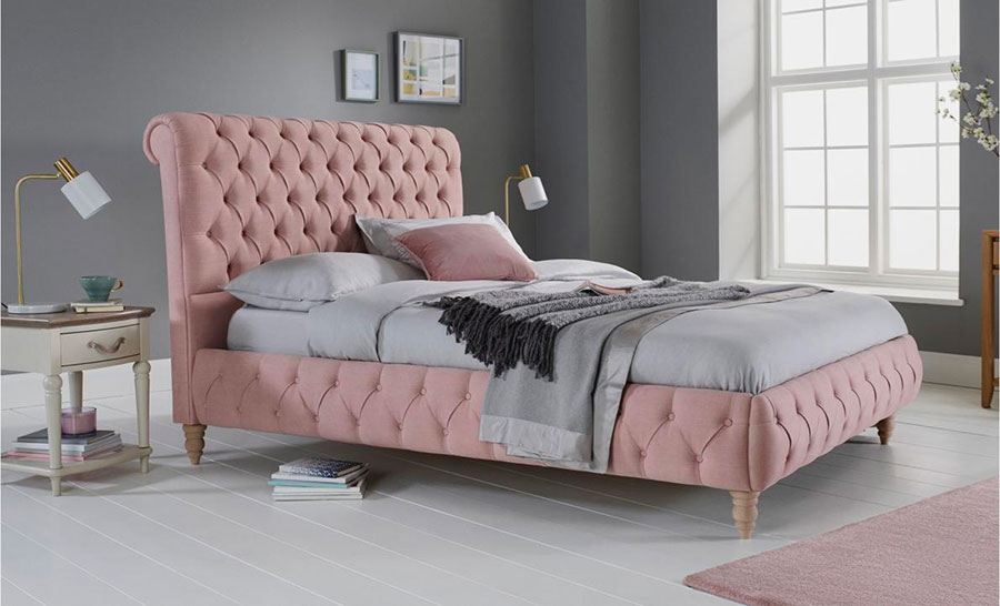 Ideas for decorating an antique pink and gray bedroom # 10