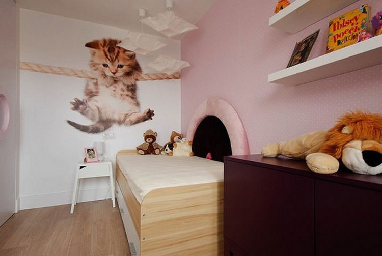 Kids bedroom with wall decorations n.24
