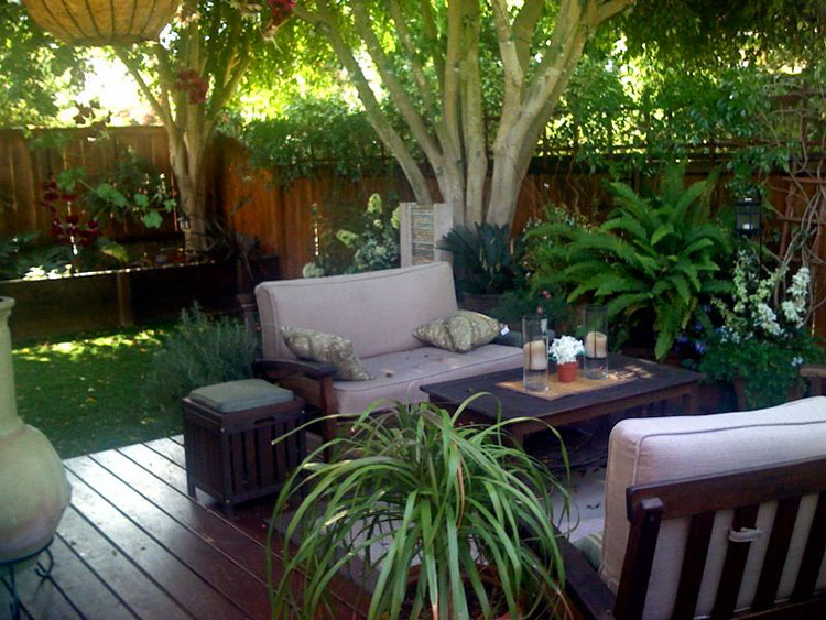 Idea for decorating a small garden with design elements n.17