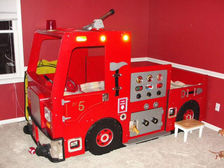 Bed in the shape of a fire truck No. 42