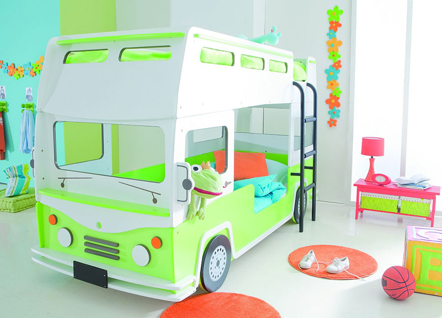 Bunk bed in the shape of a bus