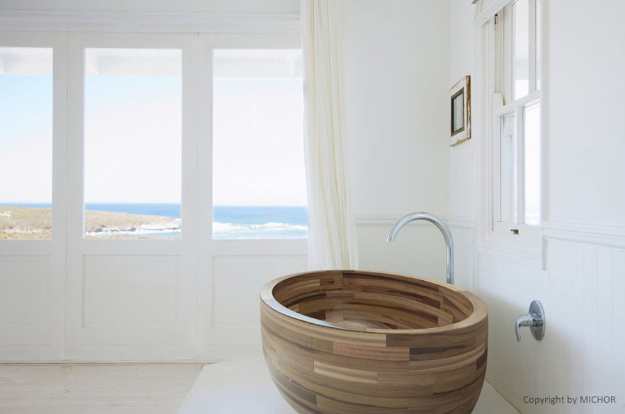 Oval free-standing wooden bathtub n.02