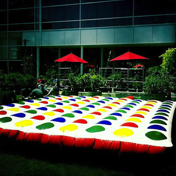 Maxi inflatable garden twister