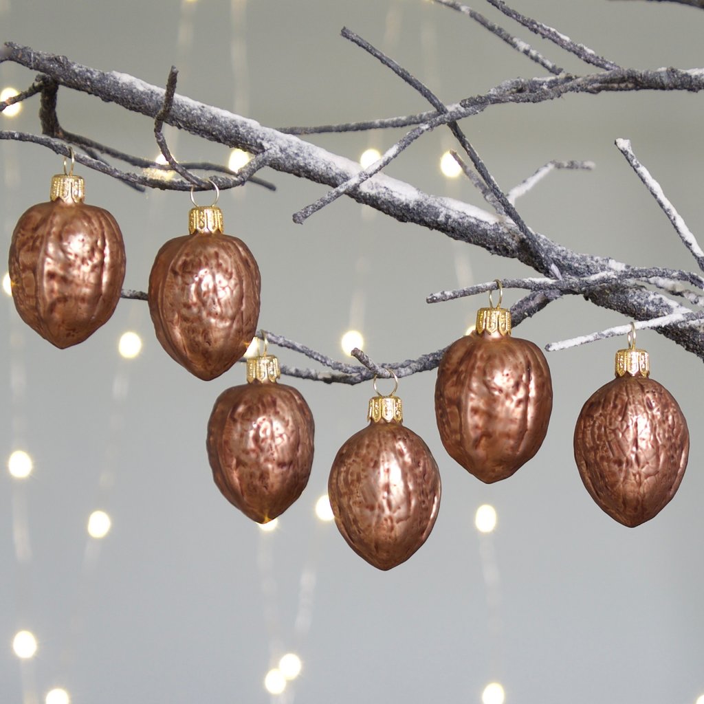 christmas-decorations-with-nuts-9