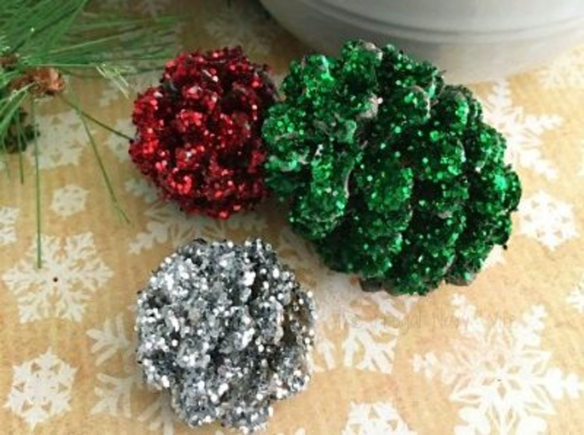 diy-christmas-decorations-with-pine-cones-4