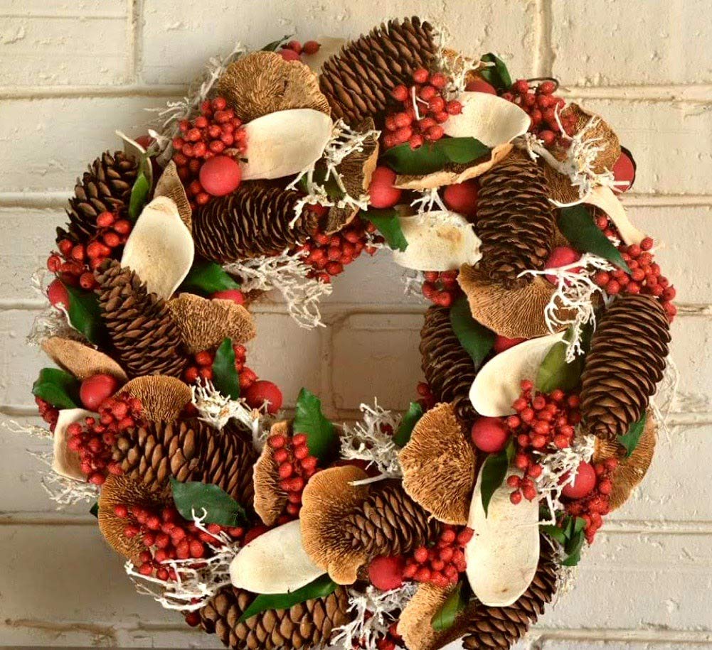 diy-christmas-decorations-with-pine-cones-25