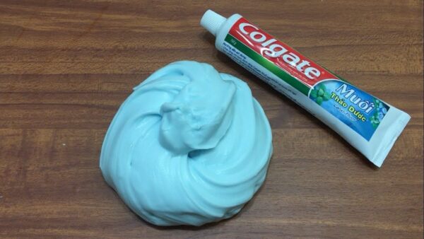 make-slime-yourself-toothpaste