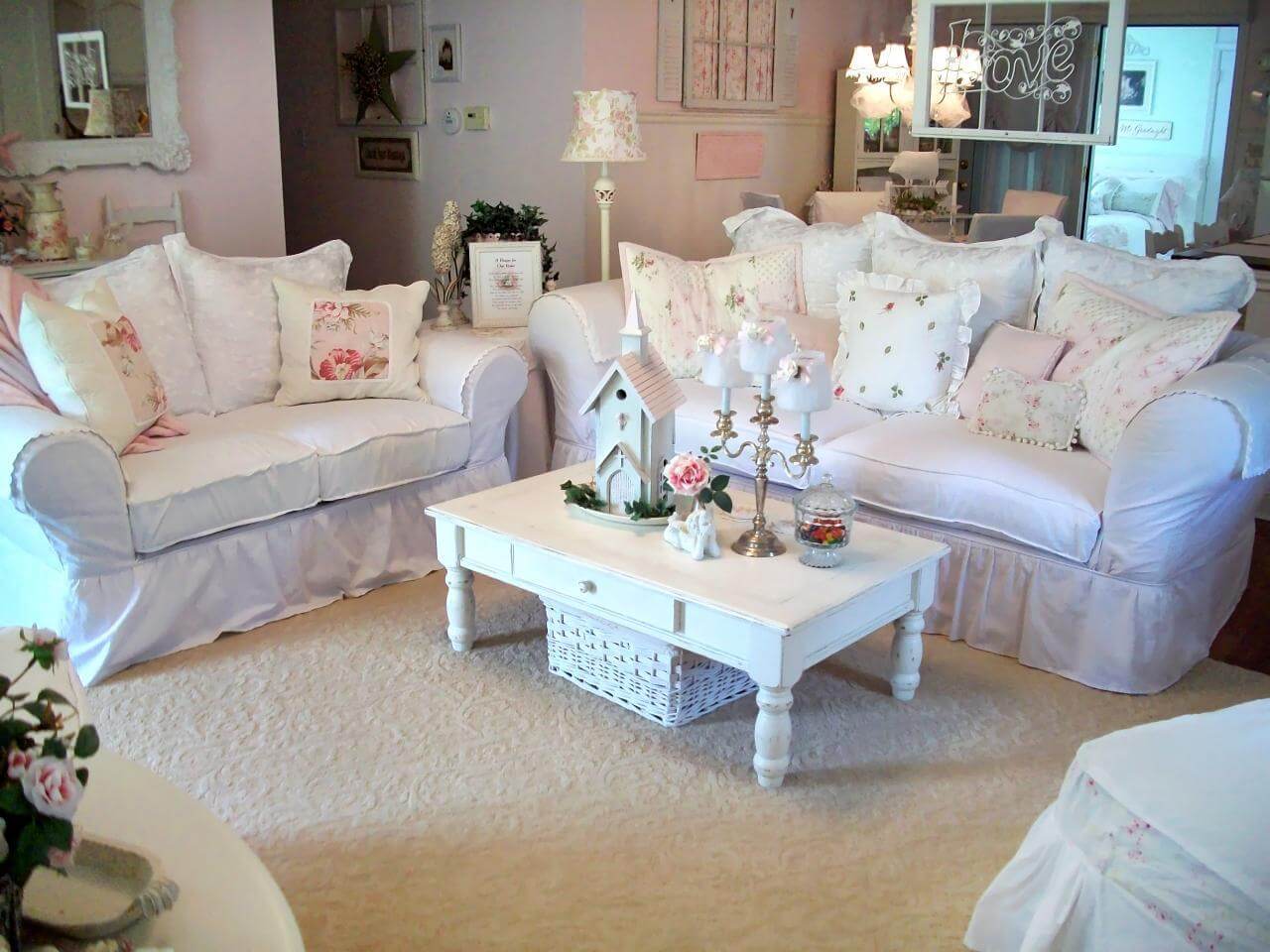 best-colors-for-the-living-room-in-shabby-chic-style-17