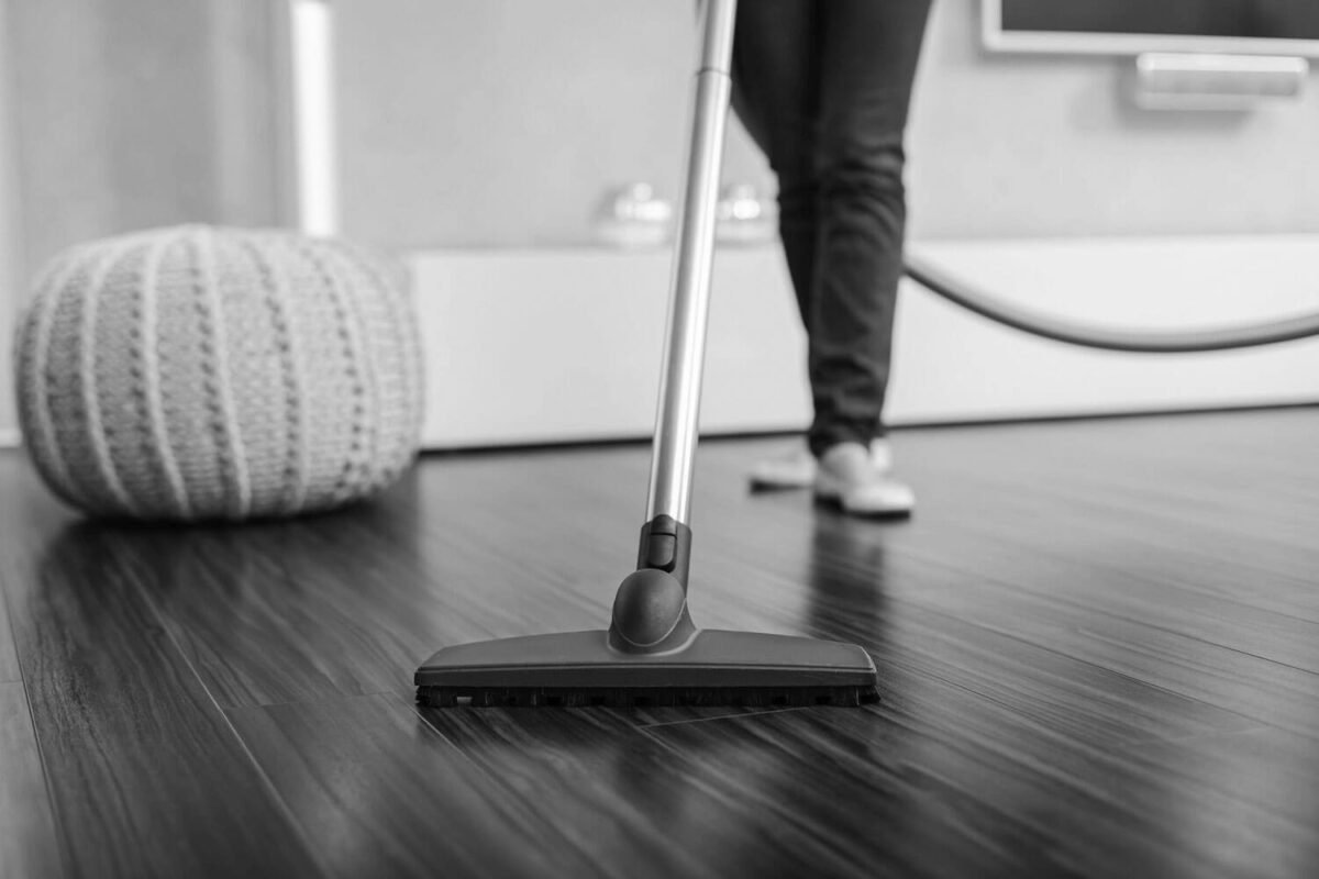 corded-or-cordless-electric-broom-9