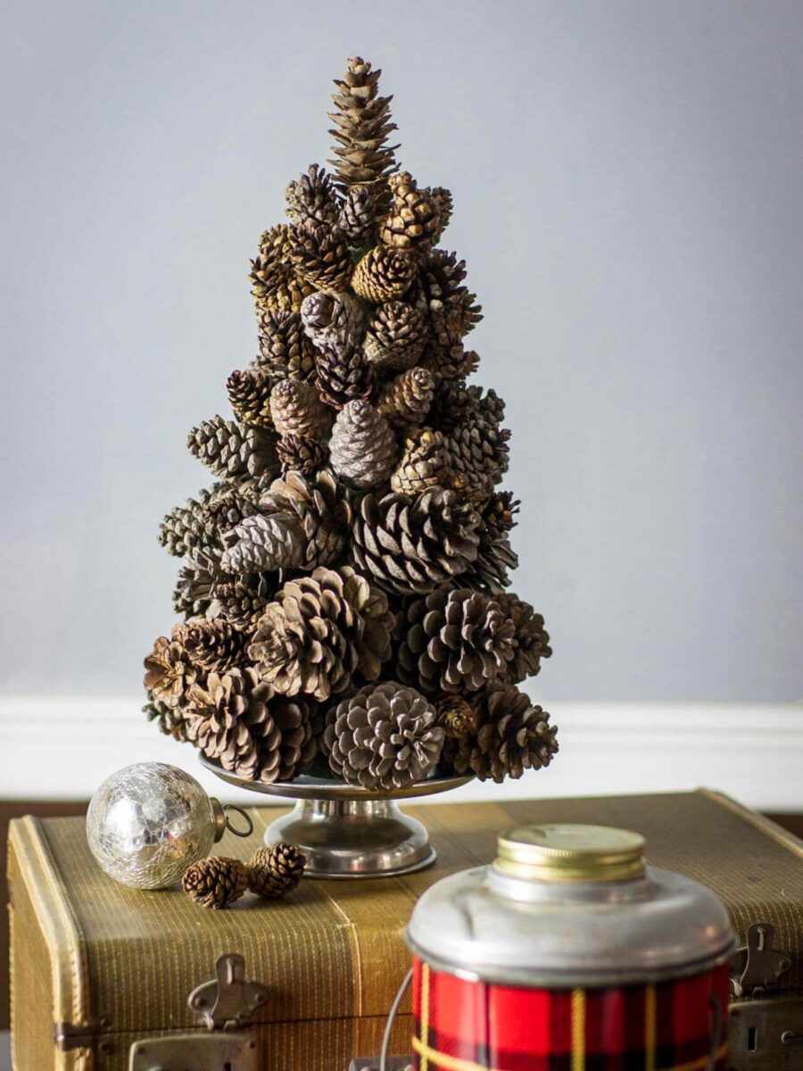 diy-christmas-decorations-with-pine-cones-5