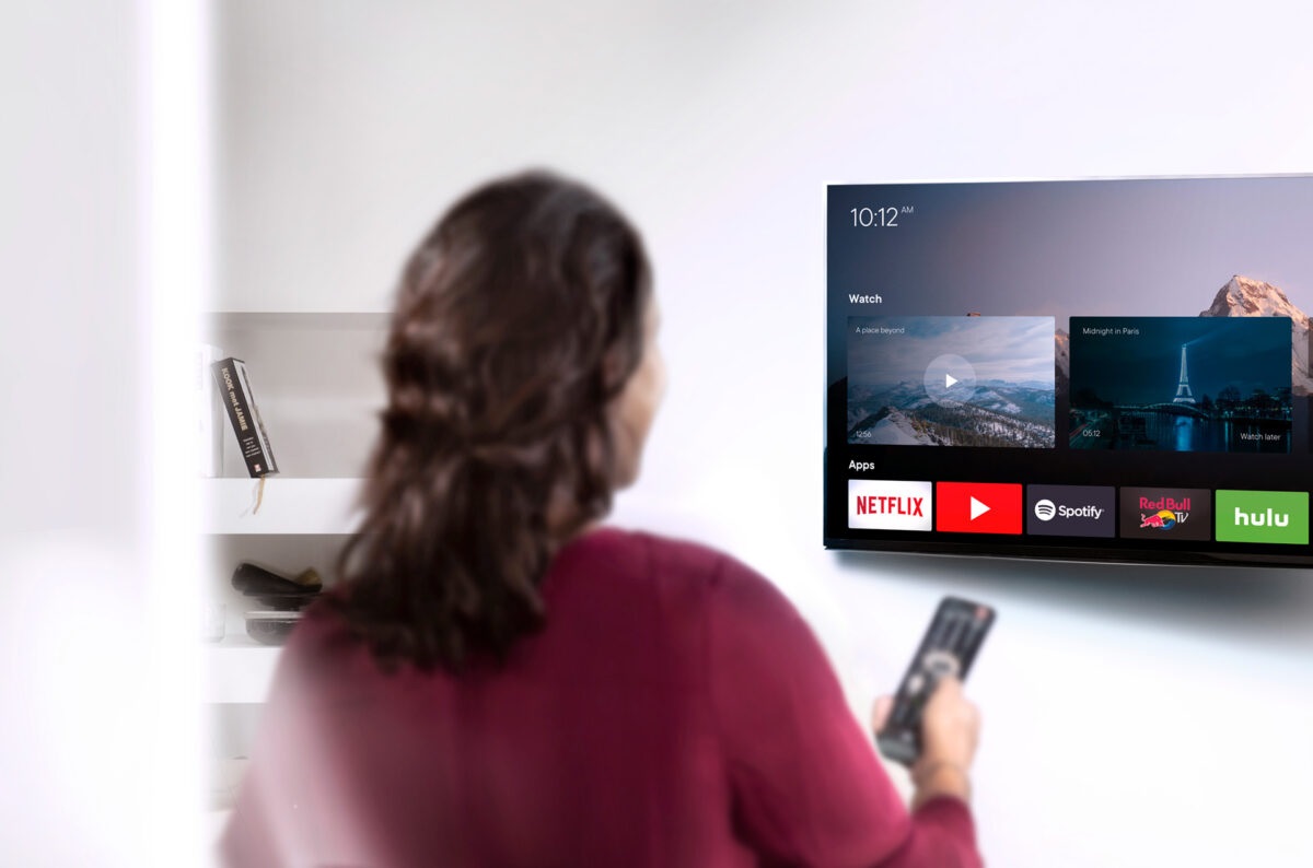 how-to-hang-tv-on-the-wall-without-stand-4