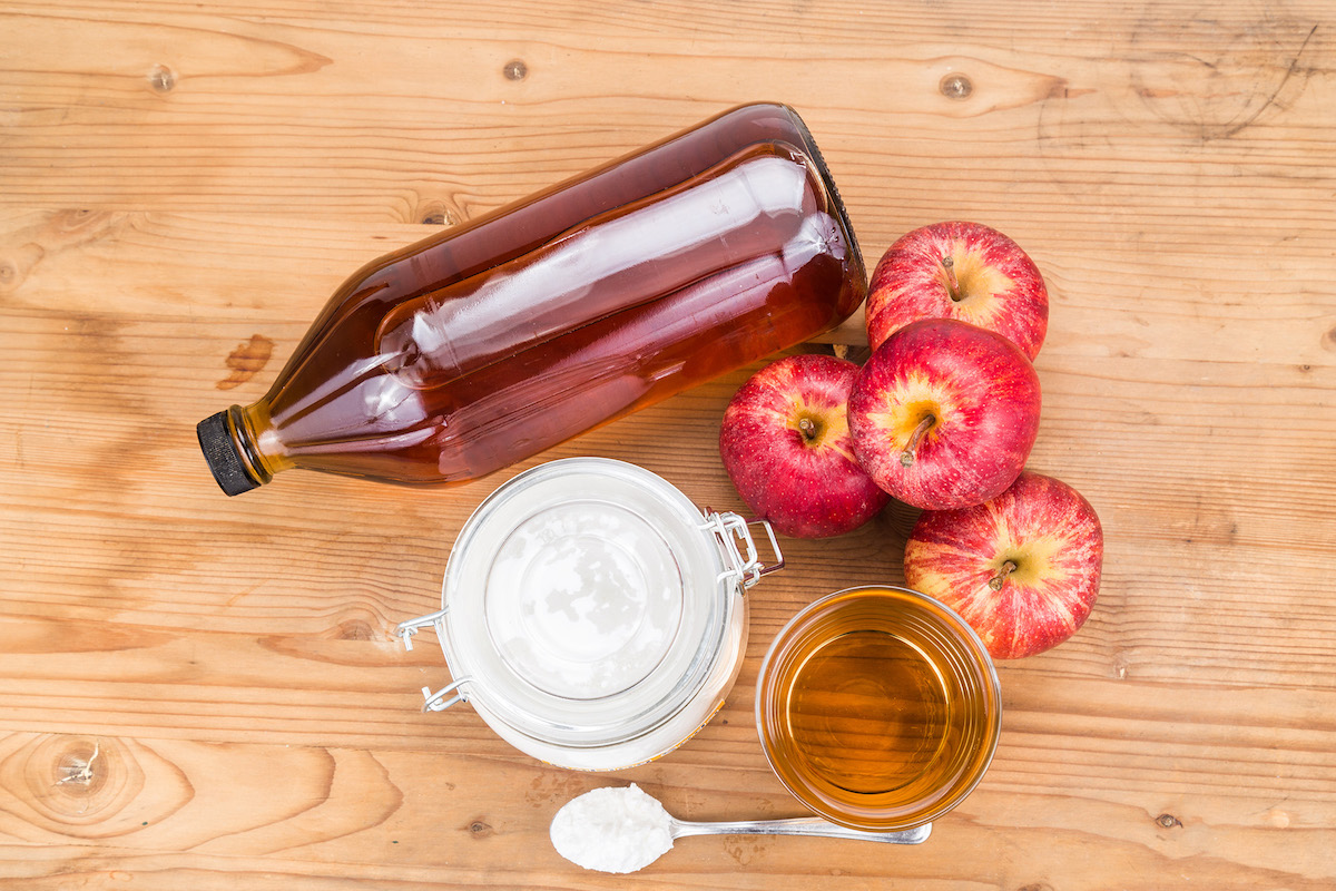 how-to-protect-work-surface-wood-kitchen-vinegar-apples